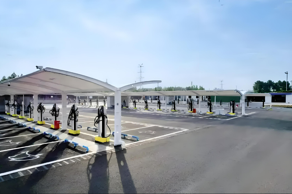 麓山國(guó)際高爾夫停車場(chǎng)充電樁